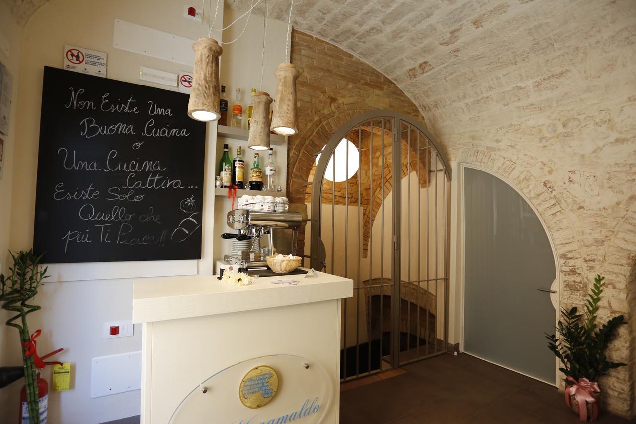 Il Maramaldo Bed&Breakfast-Restaurant Lajatico Kültér fotó